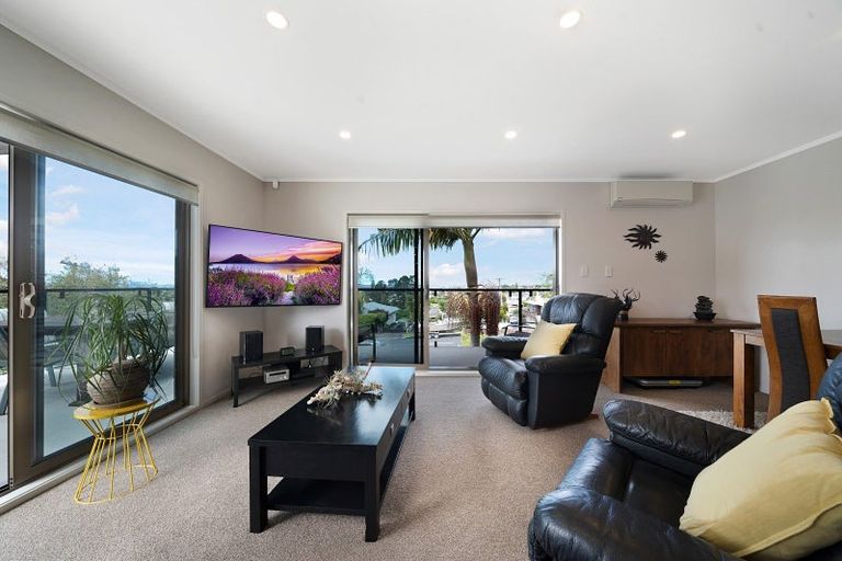 Photo of property in 180 Royal Road, Massey, Auckland, 0614
