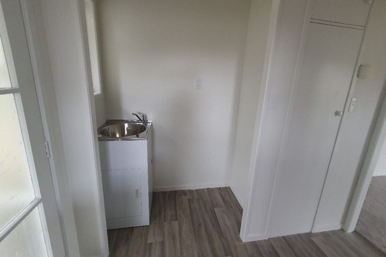 Photo of property in 24 Walton Street, Red Beach, 0932