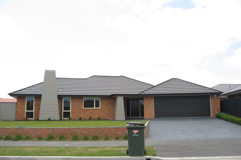 Photo of property in 4 Linkwater Way, Parklands, Christchurch, 8083
