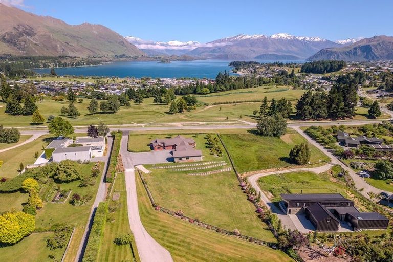 Photo of property in 90 Golf Course Road, Wanaka, 9305