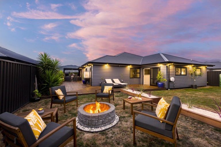 Photo of property in 23 Salisbury Crescent, Wallaceville, Upper Hutt, 5018