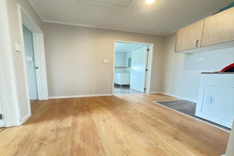 Photo of property in 20 Imperial Place, Henderson, Auckland, 0612