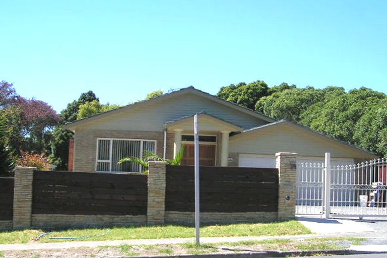 Photo of property in 35 Lake Road, Northcote, Auckland, 0627