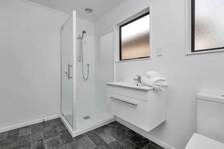 Photo of property in 4 Pukeroa Place, Papakura, 2110