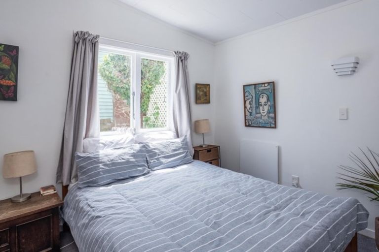 Photo of property in 190 The Esplanade, Island Bay, Wellington, 6023