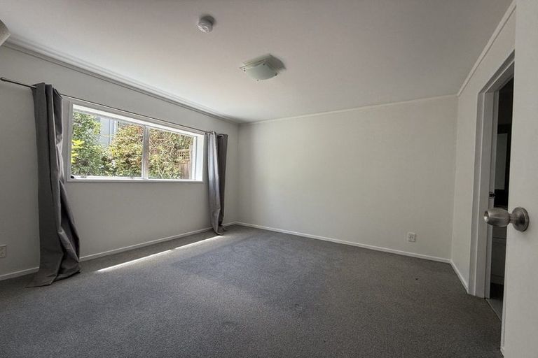 Photo of property in 25 Ngahere Views, Orewa, 0931