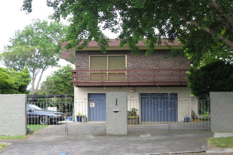 Photo of property in 11 Challen Close, Conifer Grove, Takanini, 2112