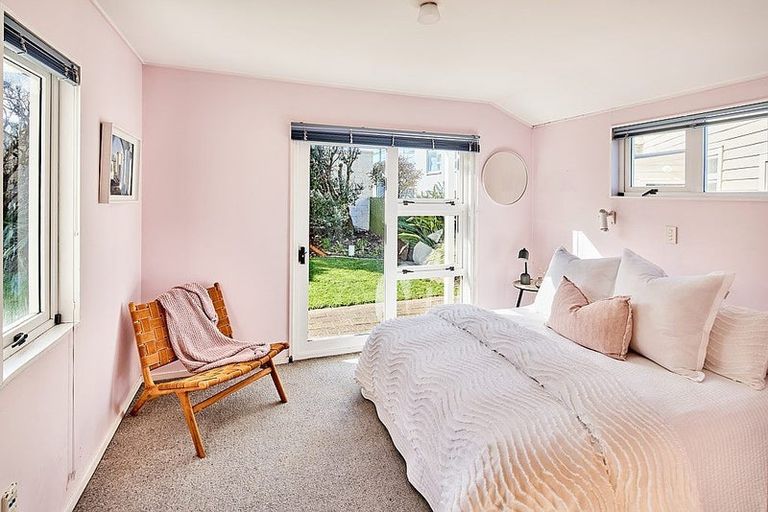 Photo of property in 110 Lyall Parade, Lyall Bay, Wellington, 6022