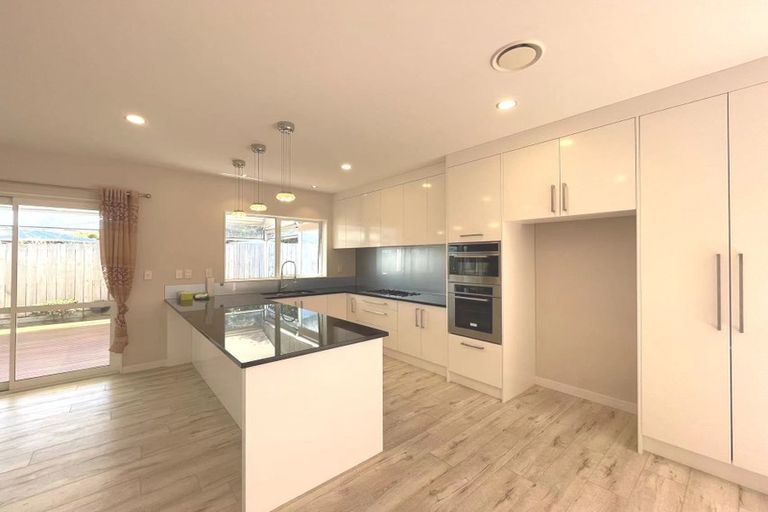 Photo of property in 14a Bridge Avenue, Te Atatu South, Auckland, 0610