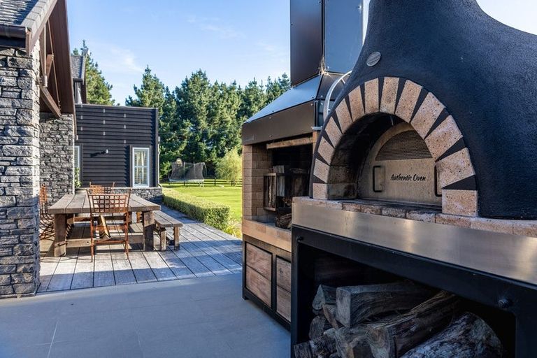 Photo of property in 2 Otaihanga Road, Paraparaumu Beach, Paraparaumu, 5032