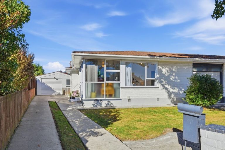 Photo of property in 2/6 Valerie Place, Redwood, Christchurch, 8051