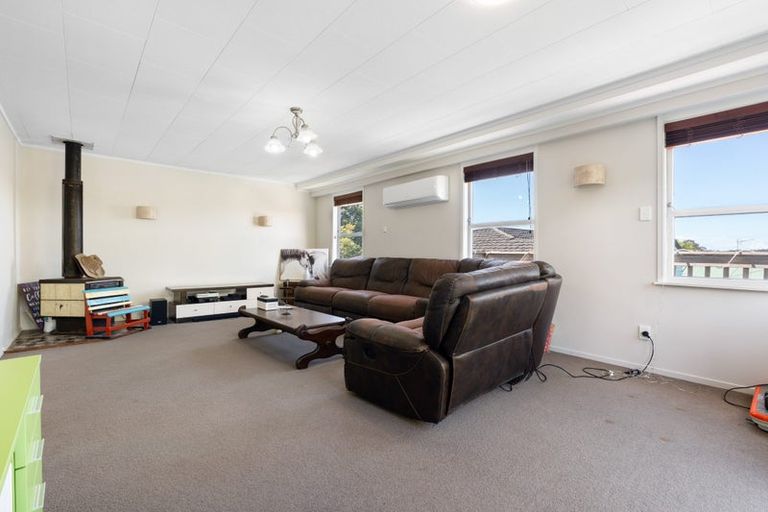 Photo of property in 11 Fordham Street, Beach Haven, Auckland, 0626