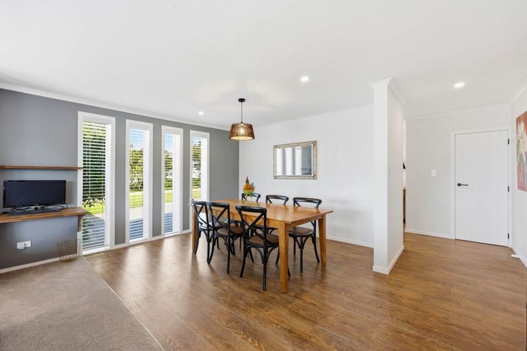 Photo of property in 2 Callender Place, Shelly Park, Auckland, 2014