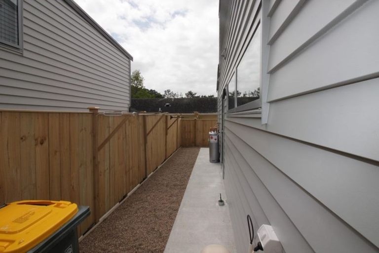 Photo of property in 4 Kearney Place, Massey, Auckland, 0614