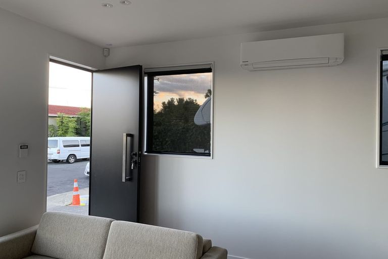 Photo of property in 14 City View Terrace, Birkenhead, Auckland, 0626