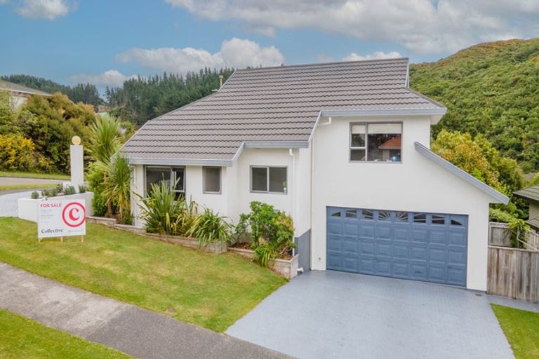 Photo of property in 2 Myers Grove, Churton Park, Wellington, 6037