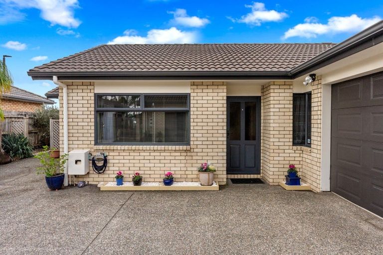 Photo of property in 14 Francis Skinner Place, Orewa, 0931