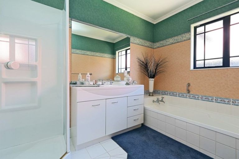 Photo of property in 150 Avenue Road, Greenmeadows, Napier, 4112