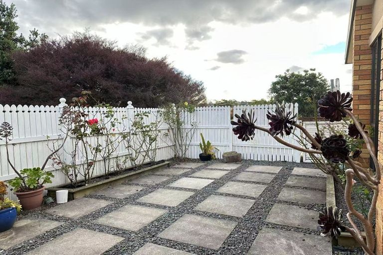 Photo of property in 10 Nimstedt Avenue, Oteha, Auckland, 0632