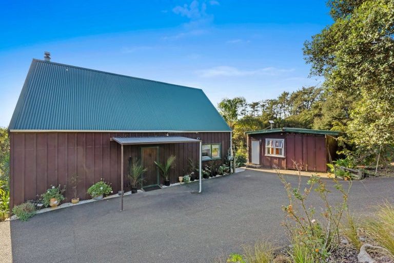 Photo of property in 200 Tawa Road, Kumeu, 0891