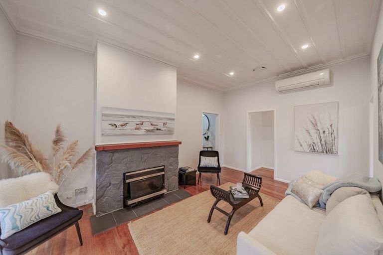 Photo of property in 40 Middle Road, Havelock North, 4130