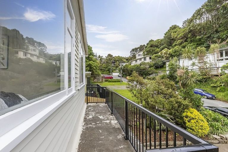 Photo of property in 48 Randwick Road, Northland, Wellington, 6012