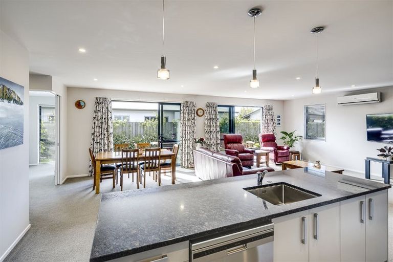Photo of property in 16 Kapiti Drive, Poraiti, Napier, 4112
