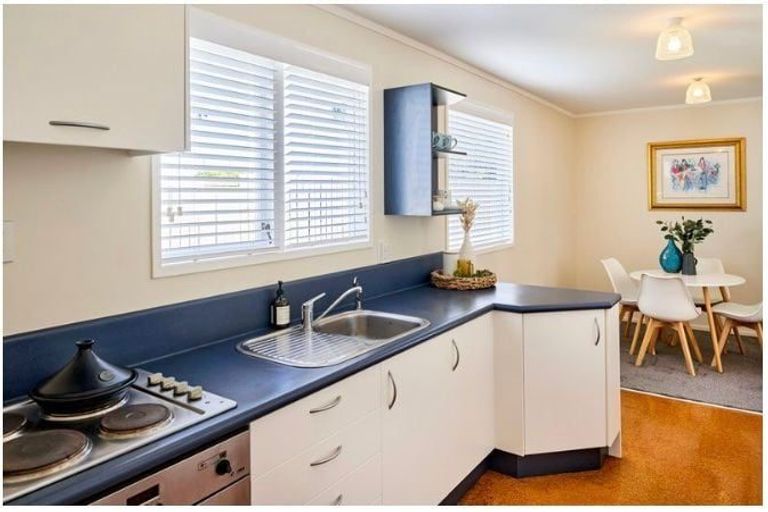 Photo of property in 5 Ruskin Road, Newlands, Wellington, 6037