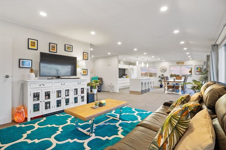 Photo of property in 4 Melandra Road, Stanmore Bay, Whangaparaoa, 0932